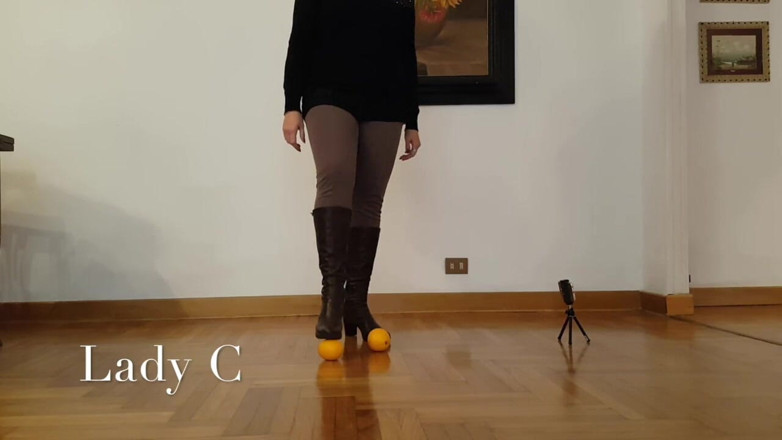 Lady Claudia: Écrasement des oranges