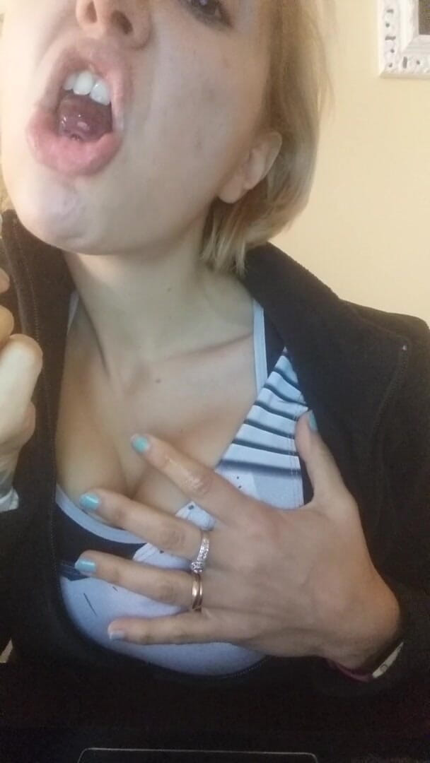 savannahamatoriale: Eating Grapes