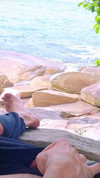 Handjob xuất tinh bất ngờ trên bãi biển