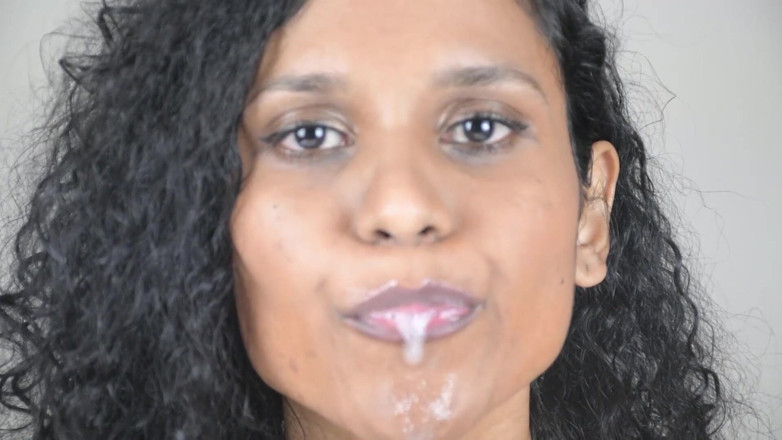 Horny Lily: Pluć ślina bawić się z Lily
