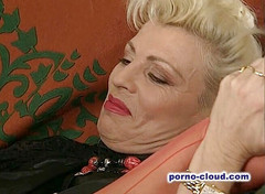 Porno Cloud: Fisting milf lesbická párty