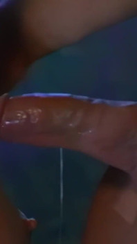 Taylor Rain tem sua buceta esticada e sua boca cheia de porra