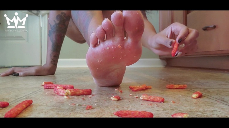 My Amula Goddess: Gymnasiet bully tar dina snacks