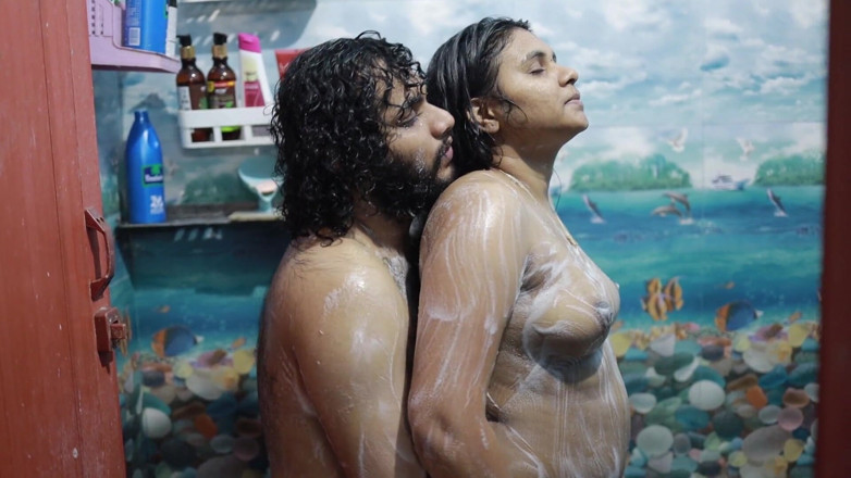 Vaigavarun45: Sorellastra e fratellastro si fanno il bagno in bagno il...