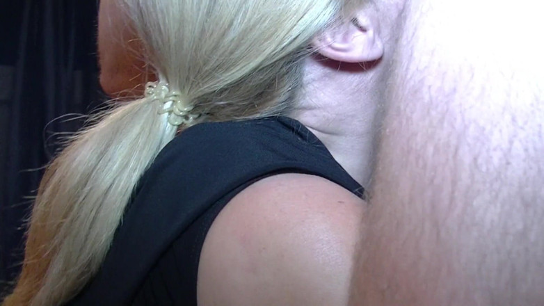 Fickparty: Hot slut with piercings wants gangbang