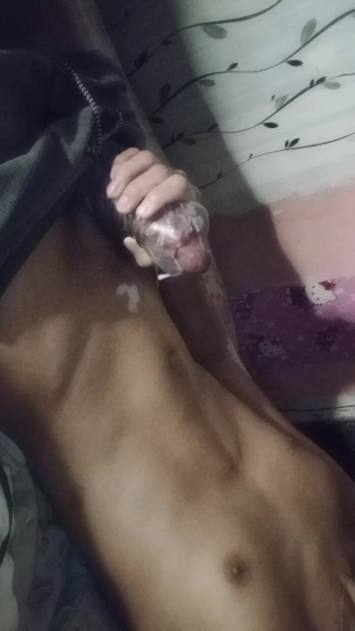 Sunflower Baby 69: Lagi asik muasin memeknya pakai mainan seks favoritnya