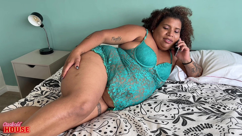 CuckoldHouse: Diese Freche BBW Empfing Die Freunde Ihres Betrogenen Ehemanns, Die...