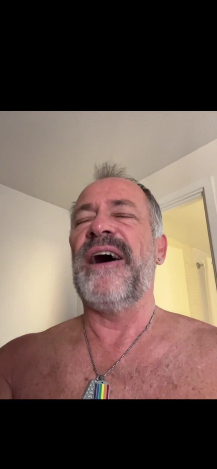 Daddybearvlc: Cachonda paja en hotel! Hasta el espejo