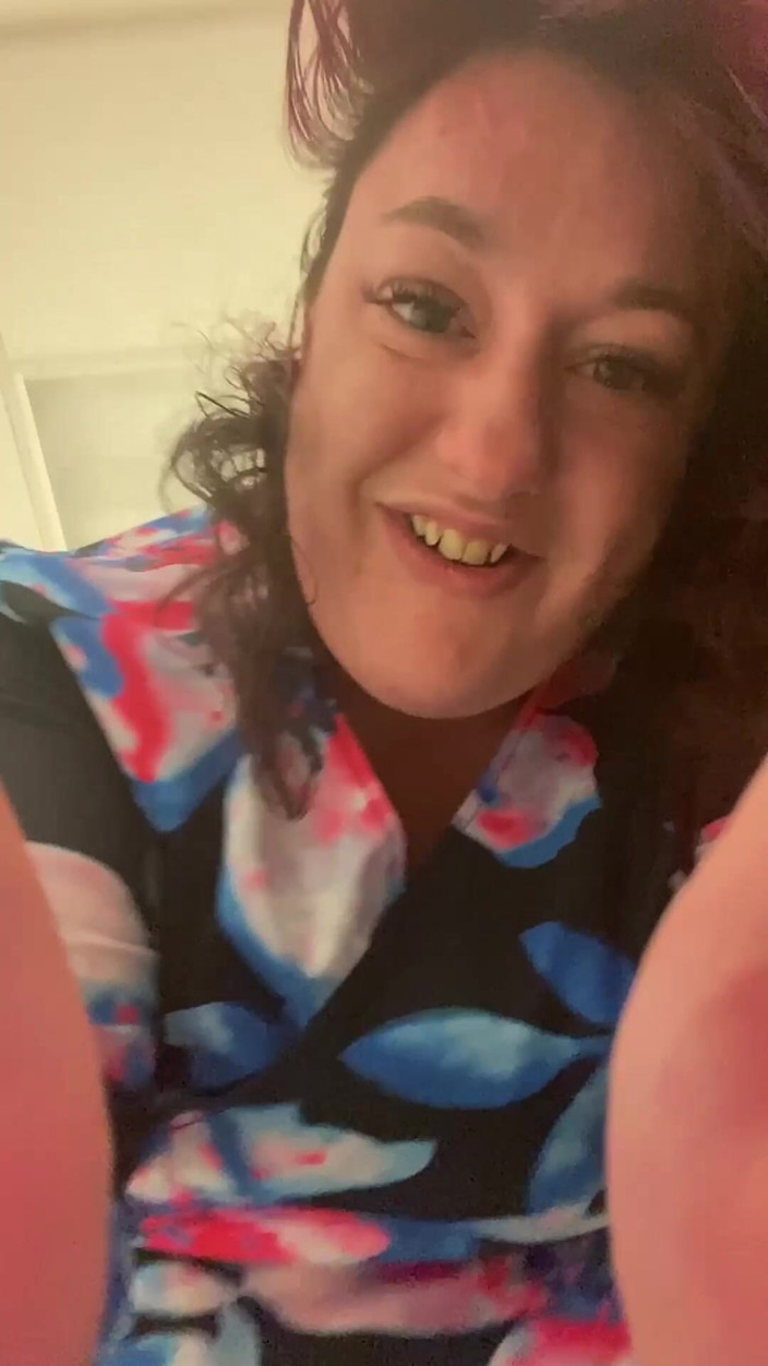 BellaBlast: Jako delikatna gigantka Made Tiny Worship My Duże śmierdzące stopy po śmierdzącym...