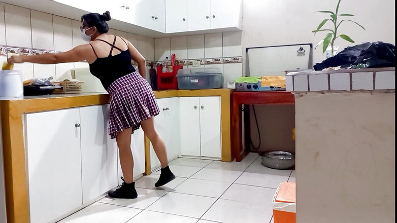 Martin13: 继妹和继兄弟的学生互相挑战，第一个高潮的学生失去了挑战！