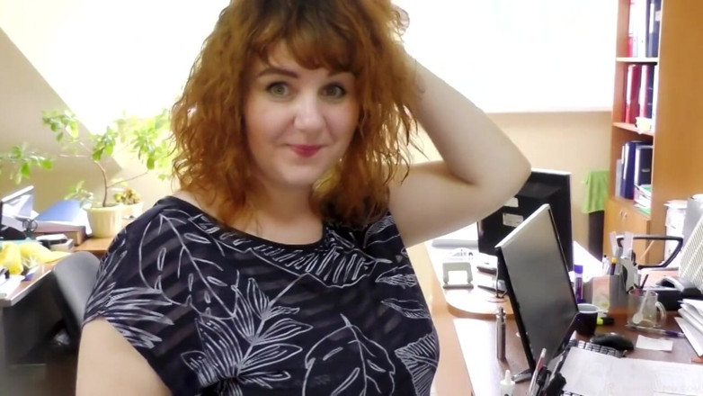 Katrin Porto: Gordinhas fazendo xixi e fodendo no escritório