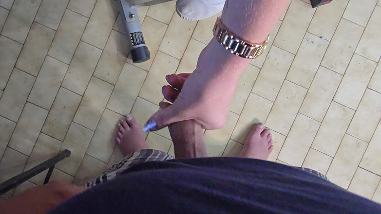 Sparowdox: Süße 19-jährige blondine reitet fahrrad mit massivem dildo