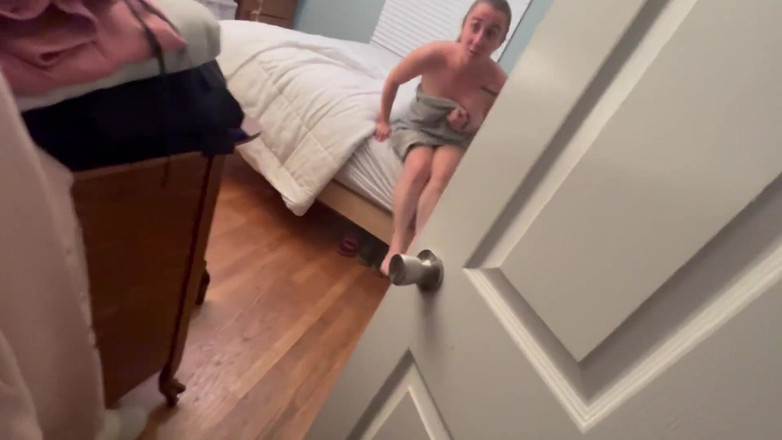 DwellingDickins: Üvey oğul orta yaşlı seksi üvey annesini alıyor