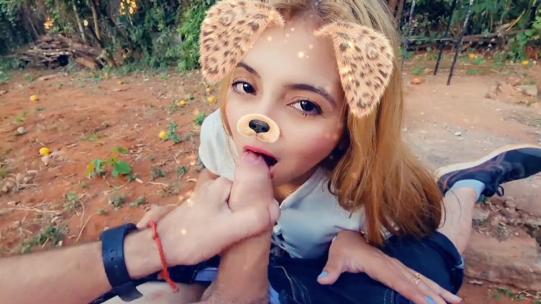 Latinascachondas: ブロンドのラティーナがフェラチオ