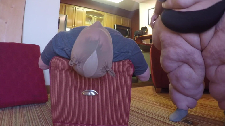 Full Weight Productions: SSBBW Bobbi Jo's failed trample &amp; sofa squash