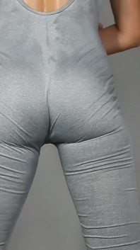 Super svettig yoga / dans i tight grå overall