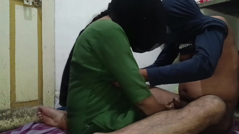 Bhabhi UP: バービ情熱的なセックス
