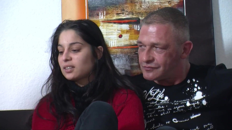 Swinger Friends Germany: Tatlı genç Türk kız ilk kez kamera önünde