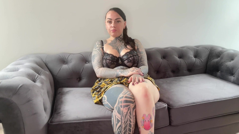 Miss Valentina: Nữ sinh Bratty bị tống tiền