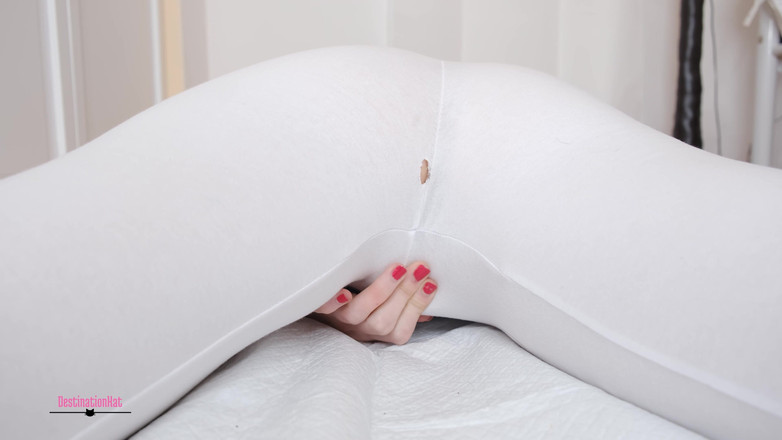 Destination Kat: Mokré bílé legíny