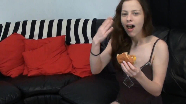 The foxx office: Luna Vera și Cheeseburger - Mov cu burtă umflată