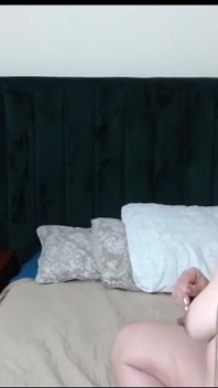Tante seksi latina madure lagi asik masturbasi ganas di kamar