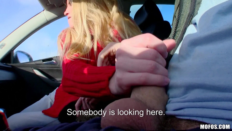 Public Pickups: Pickup Awam - Blonde Lucie bertetek besar memberikan blowjob sudut pandangan...