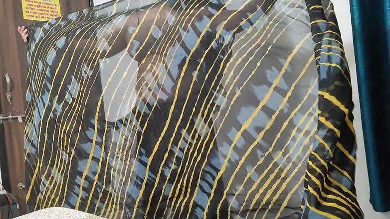 Crystalcouple: Üvey anne elbisesini değiştiriyor