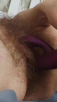 Am sufocat de orgasm, foarte umed, foarte păros, spray-uri cu vibrator, orgasme multiple