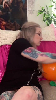 Inflar globos para reventar