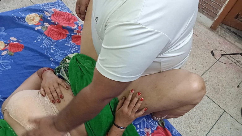 aliabegum: 호텔 방에서 통통한 계모와 그녀의 연인의 인도 포르노