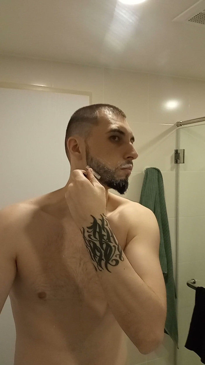 Solo Guy BWC: Radermi nudo