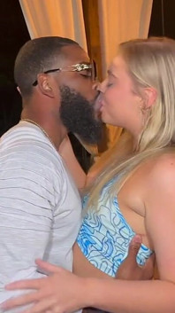 Cap Ep8s3 Krissy Knight en Masssagebyblack