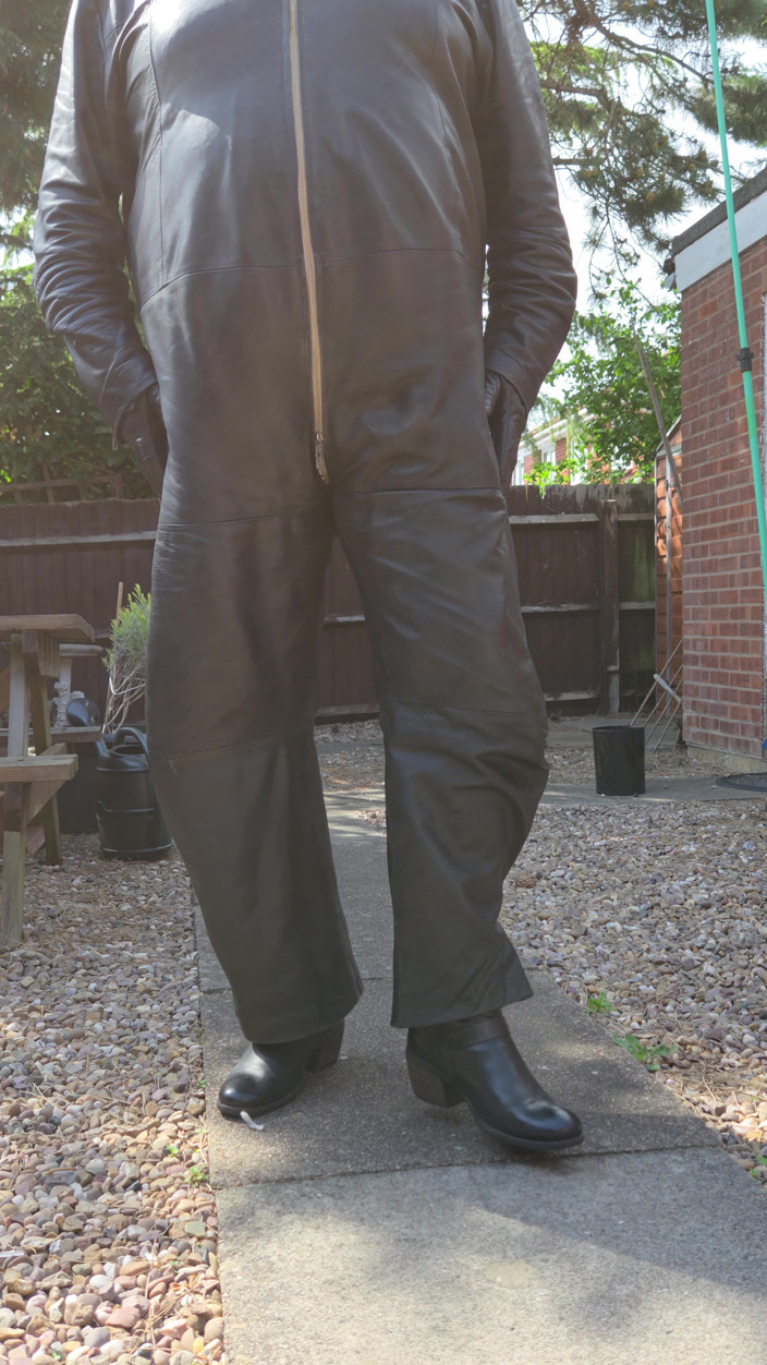 Leatherman63: Leather in the Sun