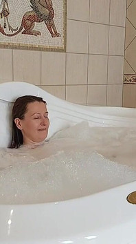 I Bathed My "jungle" in a Jacuzzi. Hairy Woman Wery Wet