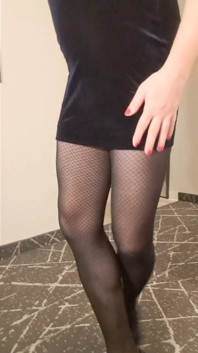 Travestit în rochie de catifea