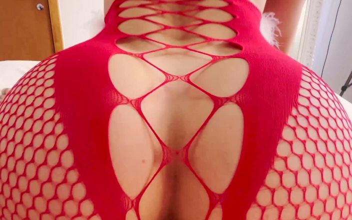 Mandy Sweet studio: 妈妈克劳斯顽皮地坐在圣诞老人的脸上和鸡巴上...把所有的牛奶当礼物！