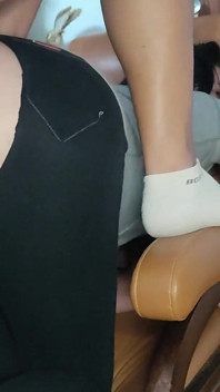 Ma belle-mère dit de baiser mon gros cul de femme mariée ! Vas-y et finis dans mon cul !