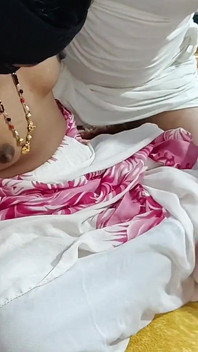 Une indienne mariée sexy et son mari, sexe maison romantique