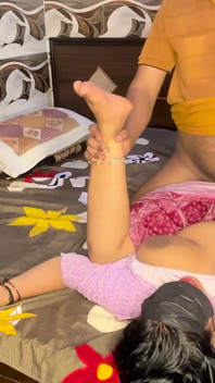 Cikgu tuisyen menutup mata dan menghukumnya kerana tidak melakukan kerja tegar – video Hindi Chudai