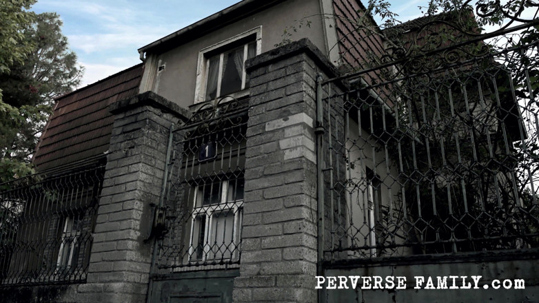 Perverse Family: Perverse Family 19 (season 2): Perverse in the Garden