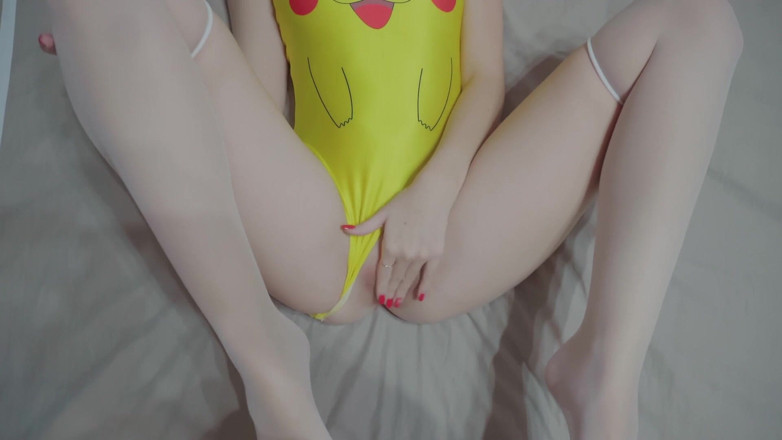 Tori Diamond: Pikachu Meisje Masturbeert Poesje