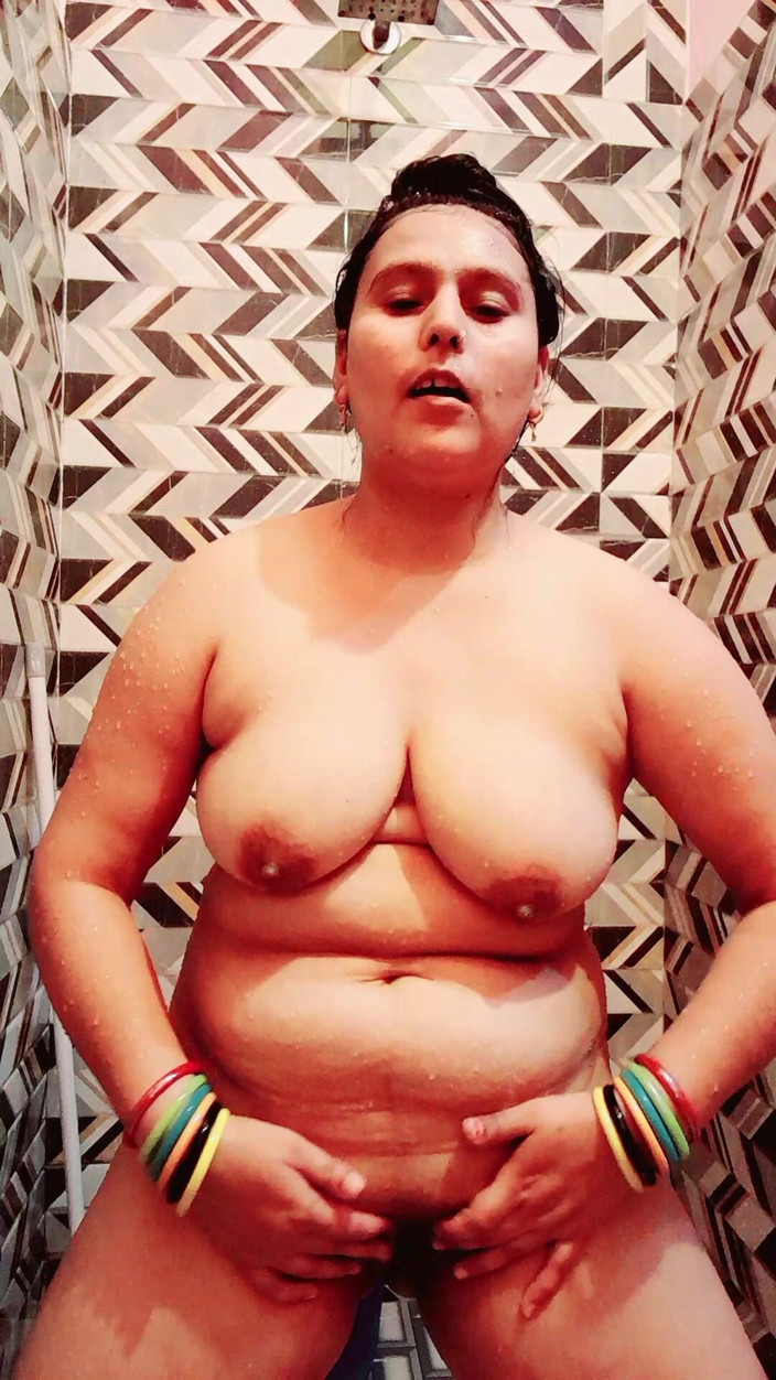 Puja555: Desi Bhabhi Scena łazienkowa