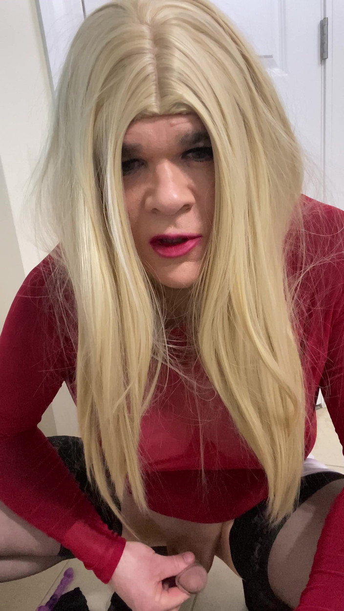 MadisonCD2025: Waria amatir lagi asik pamer tubuh bahenolnya sambil pamer itil...