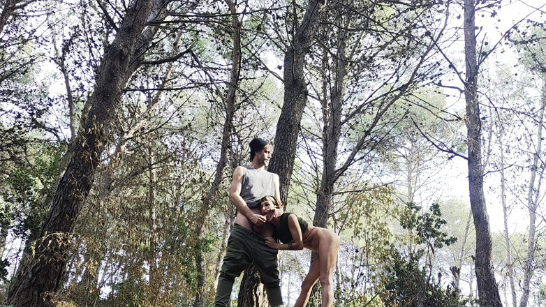 Magia Rosa: Walking with Cum in the Park