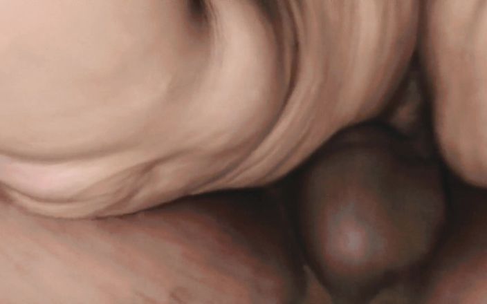 VICKY WOO: Moglie paffuta scopata dal marito con sgrillettamento di figa.