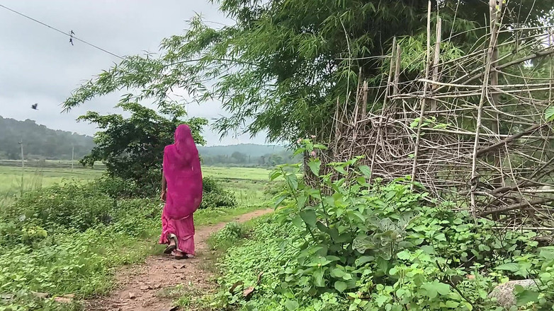 Poonambhabhi village: 我在丛林里操我的老婆