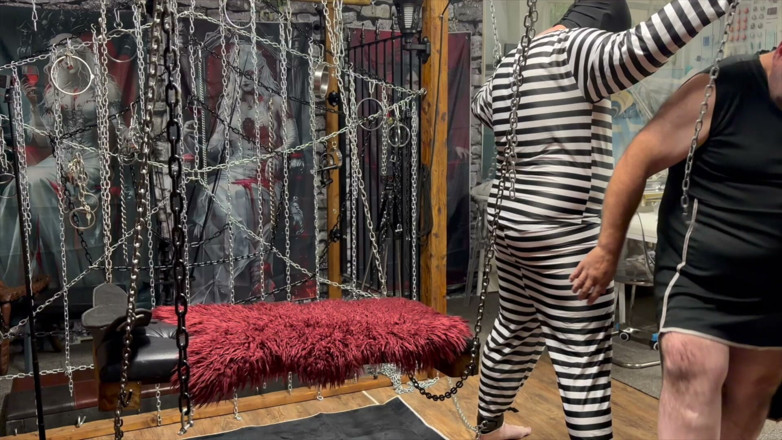 Aaexperiencesltd: Część 1: - Lanista Bear &amp; Domina Satana Bierze dobrze zawieszone w lochu...