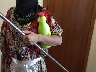 Souzan Halabi: Une vraie soubrette amateur fait un anulingus à son patron