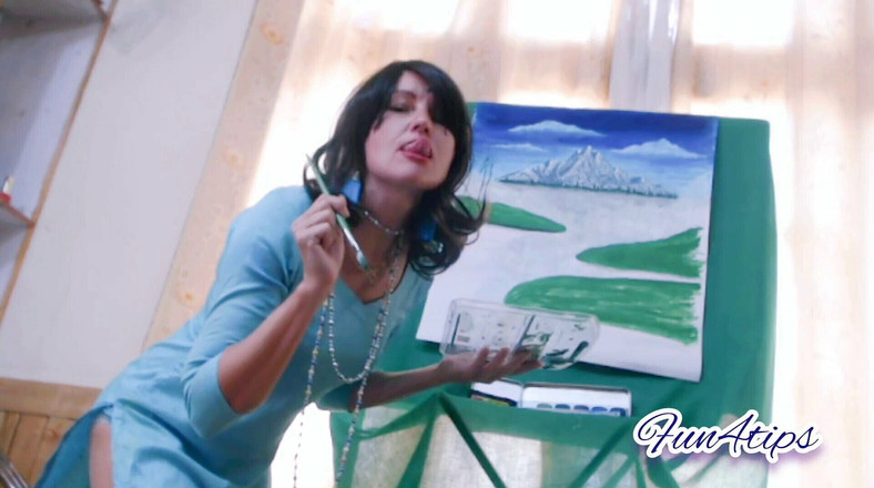 Bolly Karma: Moglie sexy che mostra il suo corpo.